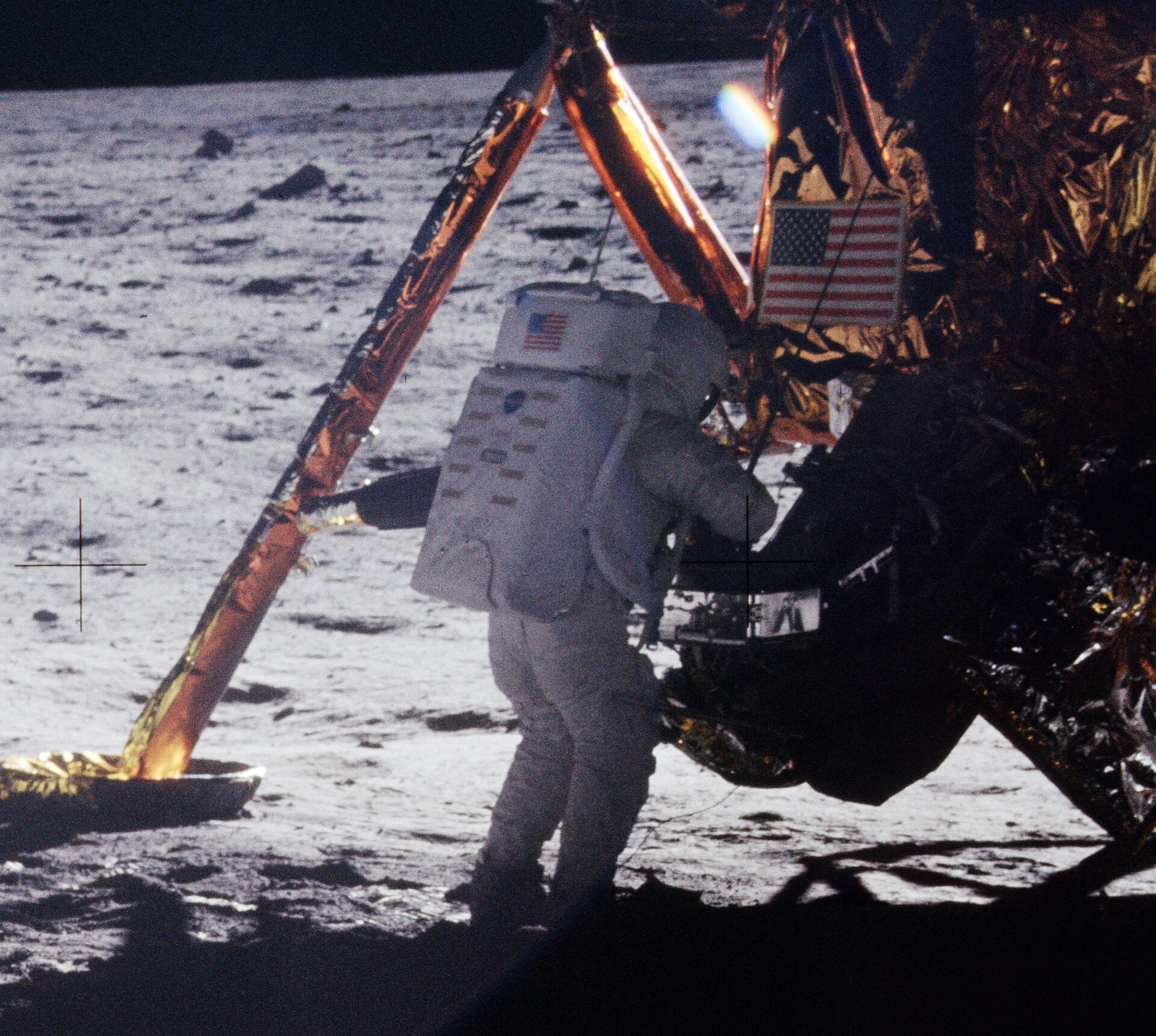 Armstrong_on_Moon_(As11-40-5886)_(cropped)